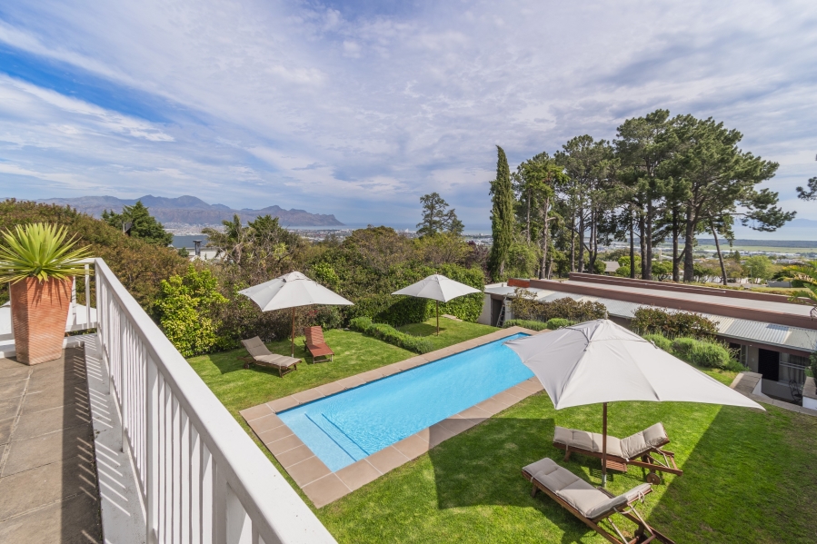 6 Bedroom Property for Sale in La Concorde Western Cape